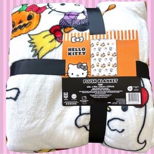 SALE PENDING🎃Hello Kitty® by Sanrio® Viral White Twin Halloween Blanket🧙‍♀️👻